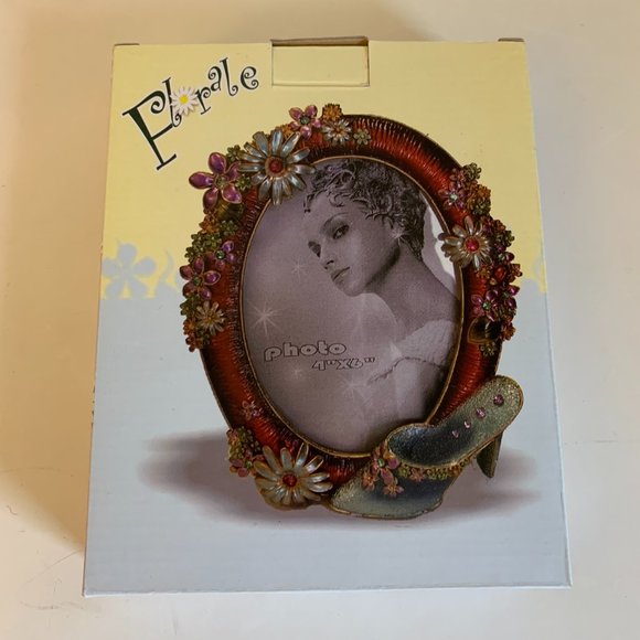 Shiny Flower and High Heels Photo Frame for 4"x6" - Picture 6 of 6
